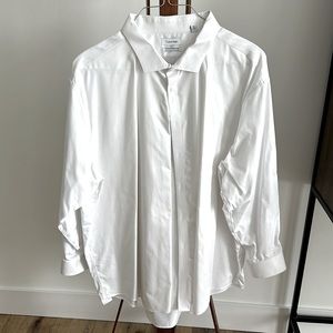 Calvin Klein Men’s long sleeve dress shirt. White.